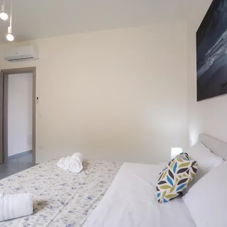 Luna -parking-garden -view - Wifi- Villa